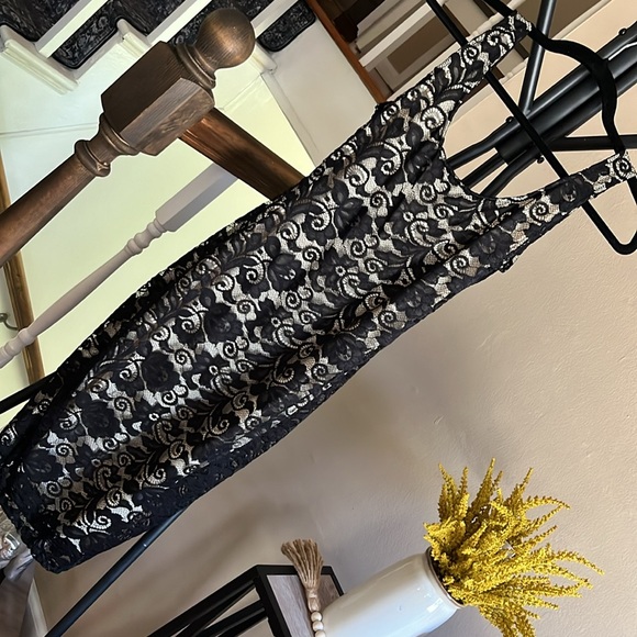 Elegant Dress - Picture 3 of 11